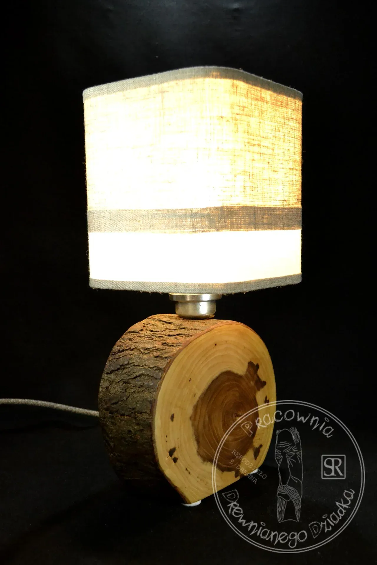 Lampa ozdobna drewniana rękodzieło - zdjęcie