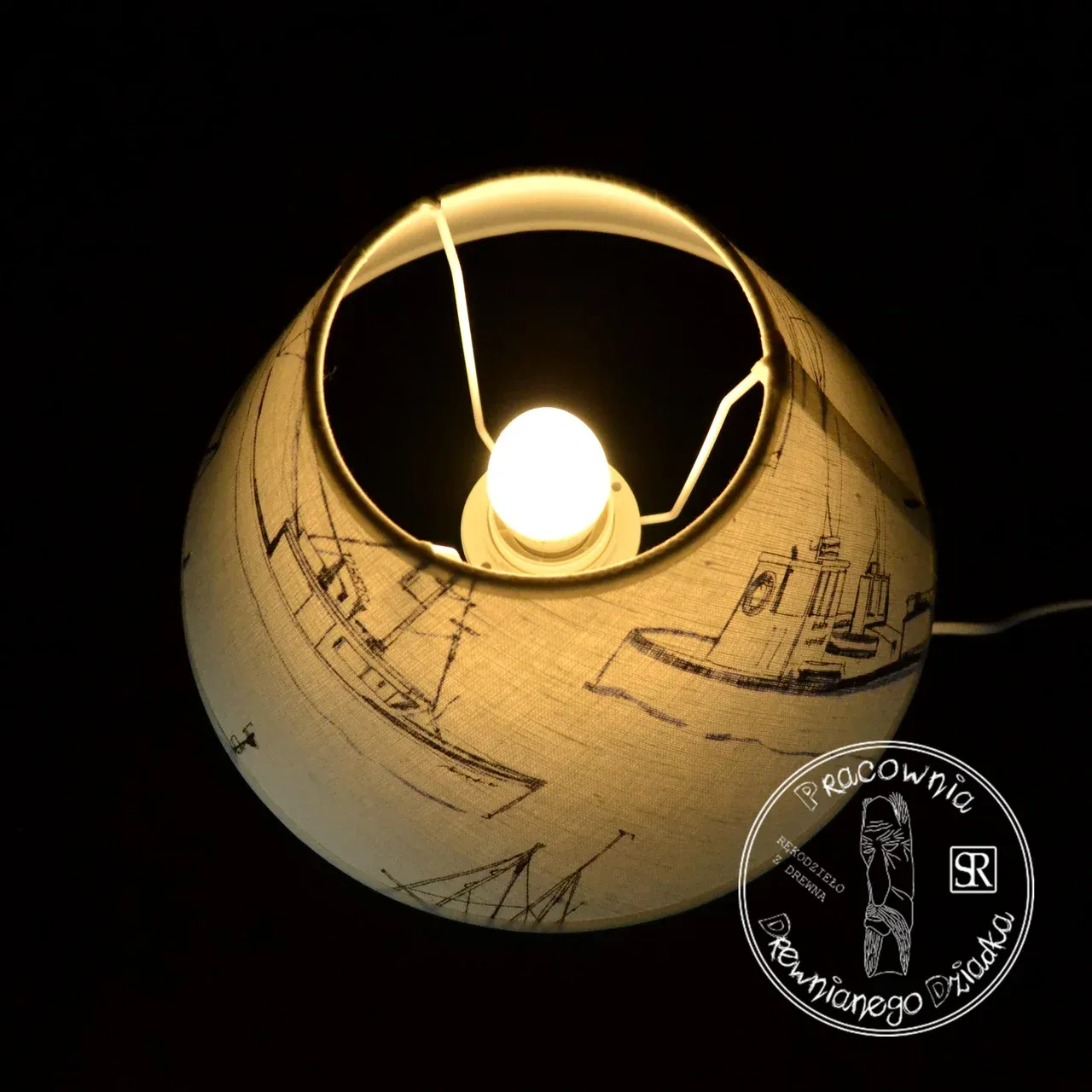 Lampa ozdobna drewniana rękodzieło - zdjęcie